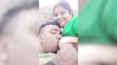 देवर ने भाभी का दूध पीकर उसे खेत में अपने लंड पर बिठाकर चोदा