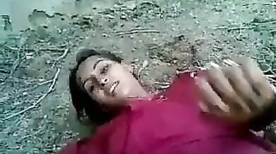 बंजर मकान के अंदर चुदाई करते इंडियन लवर्स