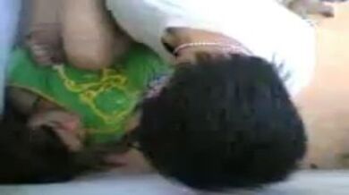 ठरकी लड़के ने फिल्माई अपने दोस्त और उसकी गर्लफ्रेंड की चुदाई