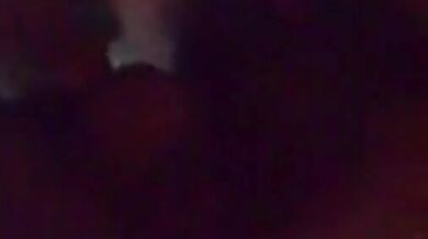 शराब पीकर होटल में पति को ब्लोजॉब देती बीवी