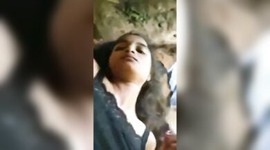 जवान लड़की की हेरी चूत चुदाई कर दी बॉयफ्रेंड ने