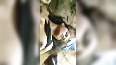 जवान लड़की की हेरी चूत चुदाई कर दी बॉयफ्रेंड ने