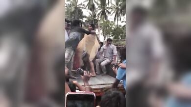 जुलूस में गांव वालों के सामने ट्रैक्टर पर नंगी नाचती रंडी लड़की