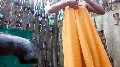 देहाती हेरी चूत से पेशाब निकालने का पिसिंग वीडियो