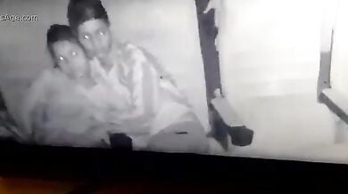 सिनेमा थिएटर में ब्लोजॉब, बूब्स प्रेसिंग जैसी गंदी हरकतें करते प्रेमी जोड़े