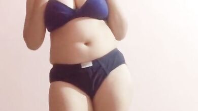 दिल्ली की सेक्सी आइटम स्नेहा का न्यूड स्ट्रिपटीज वीडियो