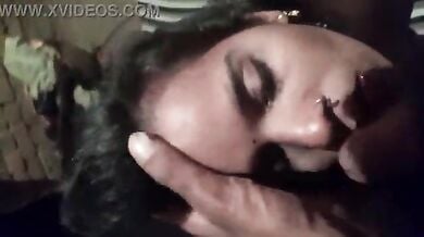 देसी सेक्सी हाउसवाइफ ने लंड चूसा और गांड और चूत में ऊँगली भी करवाई