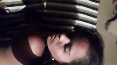 देसी सेक्सी हाउसवाइफ ने लंड चूसा और गांड और चूत में ऊँगली भी करवाई