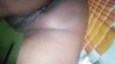 बदसूरत लड़की ने किया अपनी काली, चिकनी, खूबसूरत चूत का हस्तमैथुन