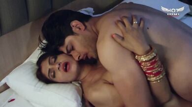 न्यूली मैरिड पति पत्नी की सुहागरात वाली अत्यंत भड़कीली कामलीला