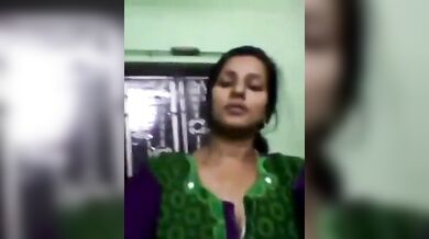प्रीति दीदी ने कुर्ती में से अपनी दोनों चूचियां निकाल कर दिखाई