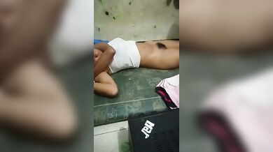 मौसेरी बहन का पायजामा उतारकर भाई ने उसकी बालों वाली बुर खोलकर रख दी