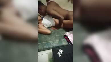 मौसेरी बहन का पायजामा उतारकर भाई ने उसकी बालों वाली बुर खोलकर रख दी