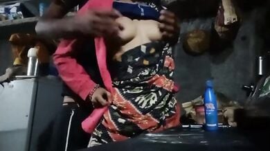 नारियेल के तेल से देसी लंड हिला के भाभी ने बुर में लिया