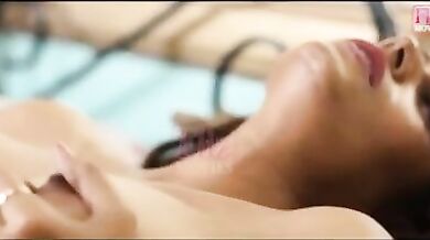 अपने चुचे कुचल रही हॉट मैडम को पड़ोसी लड़के ने चुपके से देखा