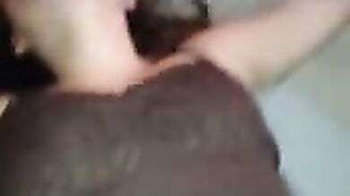 गोरी गांड गर्लफ्रैंड की ट्रिम की हुई चूत चुदाई का क्लोज अप वीडियो बनाया