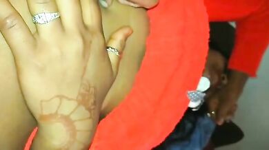 गर्लफ्रेंड की टाइट वर्जिन चूत चोदने से पहले बॉयफ्रेंड ने की पूसी लिकिंग