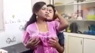 केबल वाले लड़के से प्यासी मल्लू भाभी का हॉट रोमांस वीडियो