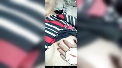 देसी चूची दिखाई विलेज गर्ल ने व्हाट्सएप्प कॉल में