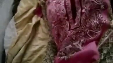 बॉयफ्रेंड के साथ पहली बार सेक्स करती गर्लफ्रेंड को हुई तकलीफ