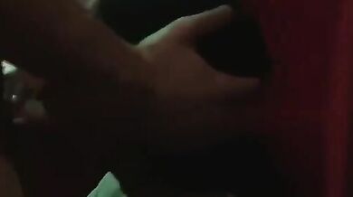 इंडियन कपल का होटल वॉशरूम में हॉट हनीमून सेक्स!