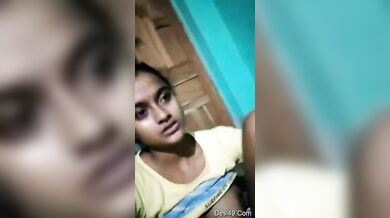 क्यूट तेलुगु लड़की ने दिखाएं खूबसूरत चुचे और काली चूत