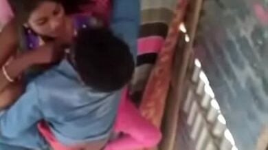 लड़की को चोदते हुए देखा तुरंत एमएमएस बना लिया