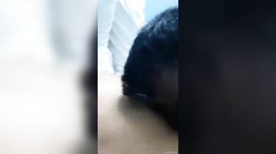 ओयो होटल में लाकर बॉयफ्रेंड गर्लफ्रेंड के बूब्स चूसने के लिए टूट पड़ा