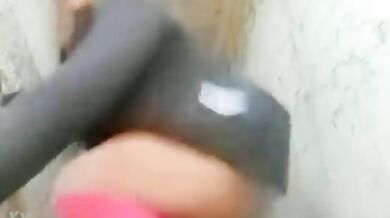 इंडियन लड़की ने डॉगी स्टाइल में किया अपनी मोटी चूत का हस्तमैथुन