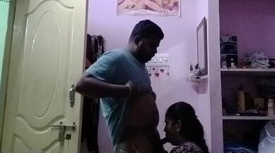 गोवा की सेक्सी पड़ोसन भाभी को लंड चूसा दिया जिद्द कर के