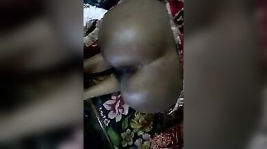 साडी उठा के कामवाली की गांड पर लंड घिसा बॉस ने