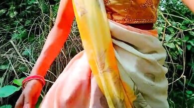 गाँव की सेक्सी देसी भाभी के गुलाबी चुचें