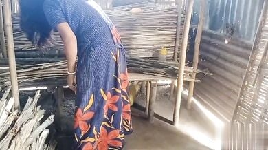 फ़ार्म के मजदुर के देसी लंड से चुदती इंडियन भाभी का बीएफ