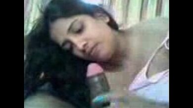 लम्बे बाल वाली शर्मीली गर्लफ्रेंड ने लण्ड चूसा अच्छे से