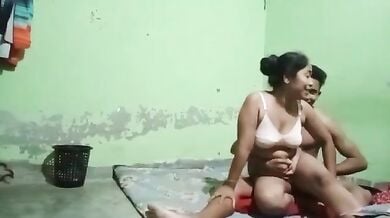 देसी विलेज भाभी की चूत शांत की देवर जी ने
