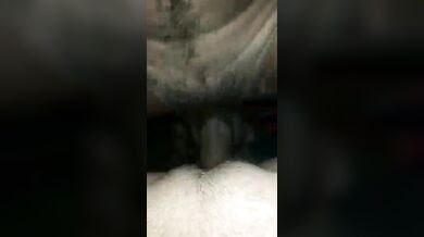 मोबाइल के फ्लैशलाइट में बीवी की चूत चुदाई क्लोज अप में फिल्माई