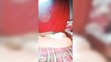 सेक्सी हॉस्टल गर्ल ने बुर में बैगन डाला बीएफ वीडियो में