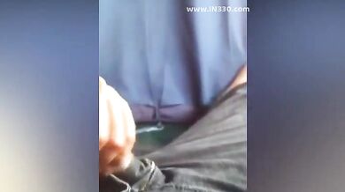 प्रेमी का लंड सहलाकर चूमती साउथ इंडियन चेची