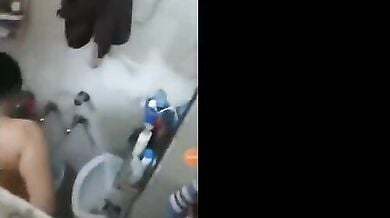 तीन इंडियन शादीशुदा औरतों का नहाने वाला कंपाइलेशन पोर्न वीडियो