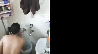 तीन इंडियन शादीशुदा औरतों का नहाने वाला कंपाइलेशन पोर्न वीडियो