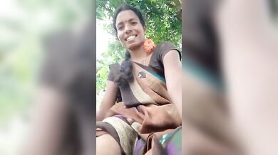 देहाती भाभी ने चूत और गांड दिखाई लाइव वीडियो में