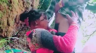यंग बॉय ने मुहं में और चूत में लंड दिया देसी चीटिंग आंटी के