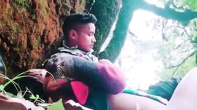 यंग बॉय ने मुहं में और चूत में लंड दिया देसी चीटिंग आंटी के
