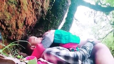 यंग बॉय ने मुहं में और चूत में लंड दिया देसी चीटिंग आंटी के