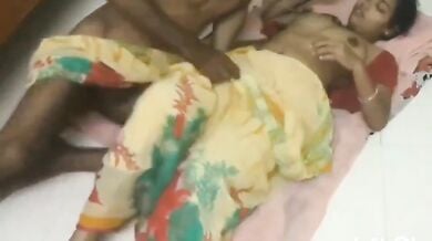 बीवी की साड़ी, पेटीकोट, चड्डी उतारकर पति ने किया सेक्स