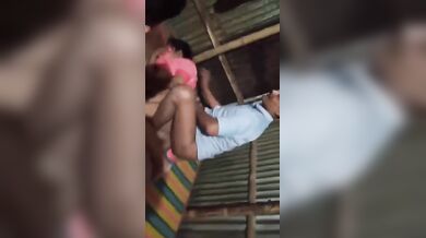 हॉट देसी रंडी का ग्रुप चोदन किया पुल के मजदूरों ने