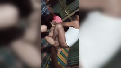 हॉट देसी रंडी का ग्रुप चोदन किया पुल के मजदूरों ने