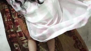 दीपू का लंड चूसा उसके दोस्त की बीवी ने