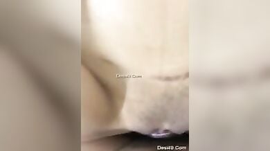 कंडोम लगाकर चोदी गर्लफ्रेंड की बेहद खूबसूरत चिकनी चूत