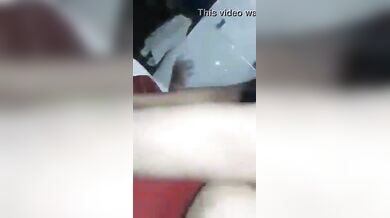 बॉयफ्रेंड के ऊपर सवार होकर होटल में चुदाई करती गर्लफ्रेंड